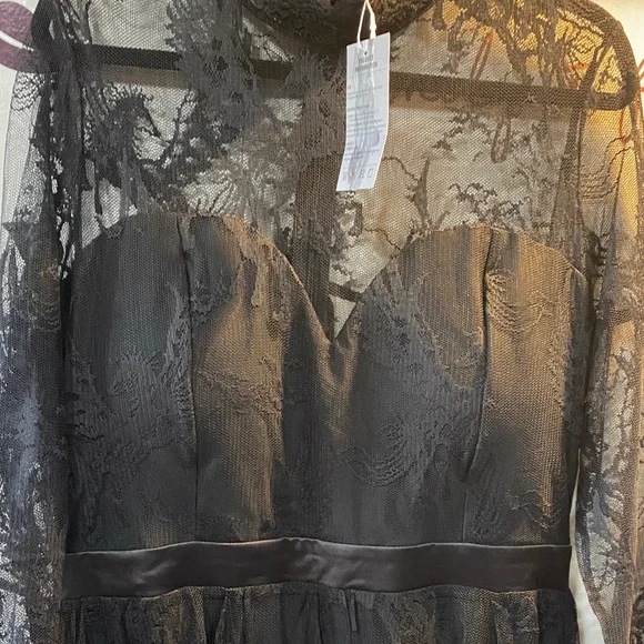 Elegant Strapless Black Dress with Lace Overlay - Picture 5 of 12